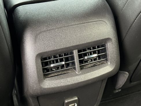 Used 2024 GMC Terrain SLT image 15