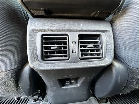 Used 2021 Toyota Venza LE image 29