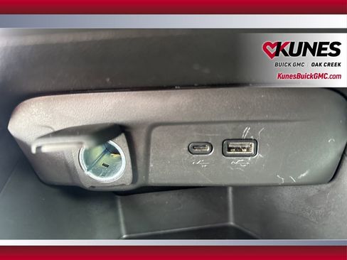 Used 2025 Chevrolet Trax LS image 32