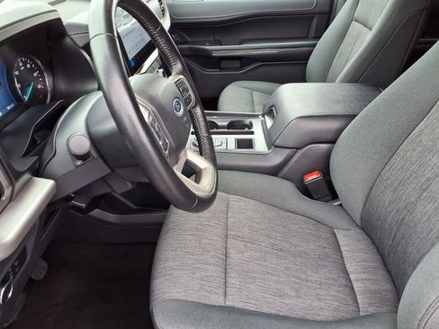 Used 2022 Ford Expedition XLT image 16