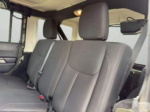 Used 2015 Jeep Wrangler Unlimited Sport image 12