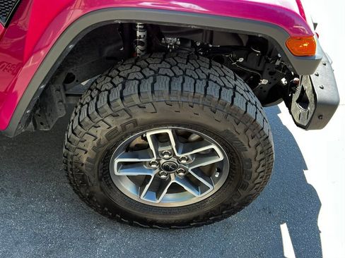 Used 2024 Jeep Gladiator Mojave AWD/4WD image 14