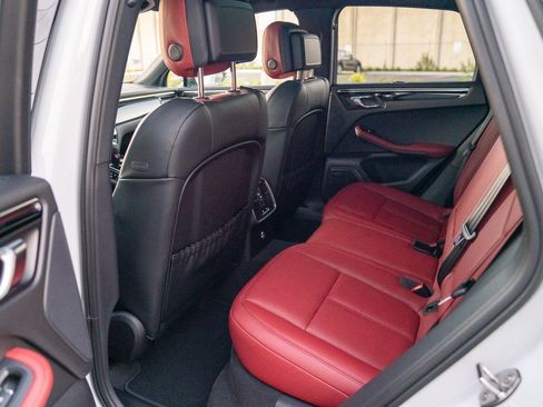 Certified 2026 Porsche Macan Turbo AWD/4WD image 23