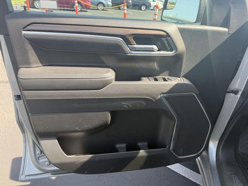 Used 2025 Chevrolet Silverado 1500 LT RWD image 10