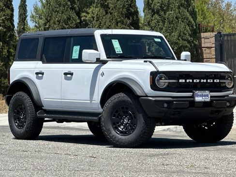 New 2026 Ford Bronco Outer Banks w/ Sasquatch Package AWD/4WD image 2