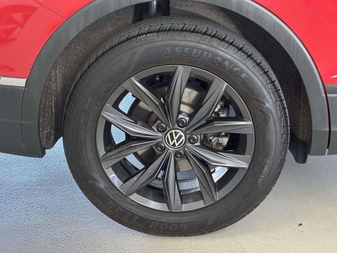 Used 2024 Volkswagen Tiguan SE AWD/4WD image 8
