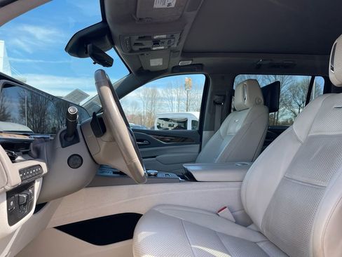 Used 2021 Cadillac Escalade ESV Premium Luxury Platinum image 9
