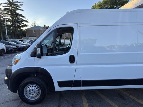 Used 2026 RAM ProMaster 2500 w/ Convenience Group FWD image 2
