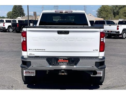 Used 2022 Chevrolet Silverado 3500 LTZ w/ Z71 Off-Road Package AWD/4WD image 4