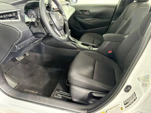 Used 2025 Toyota Corolla LE image 9
