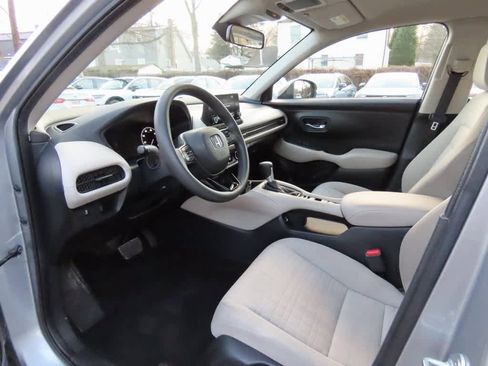Certified 2023 Honda HR-V LX image 2