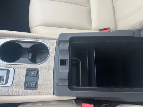 Used 2024 Nissan Murano SV AWD/4WD image 18