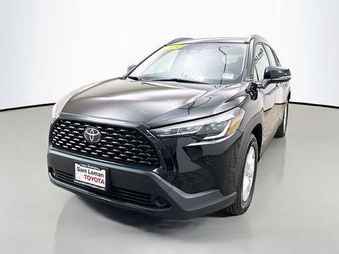 Used 2025 Toyota Corolla Cross LE AWD/4WD image 3