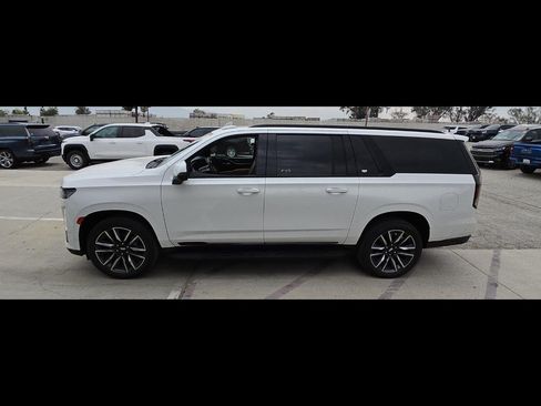 Used 2021 Cadillac Escalade ESV Sport AWD/4WD image 9