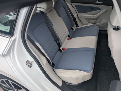 Used 2025 Volkswagen Jetta SE w/ Sunroof Package FWD image 19