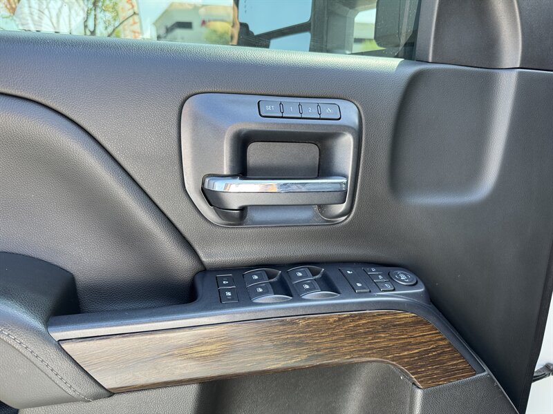 Used 2019 GMC Sierra 2500 Denali w/ Duramax Plus Package AWD/4WD image 25