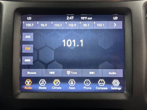 Used 2020 Jeep Cherokee Trailhawk w/ Comfort/Convenience Group AWD/4WD image 5