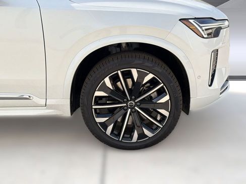 New 2026 Volvo XC90 T8 Ultra w/ Protection Package Premier AWD/4WD image 11
