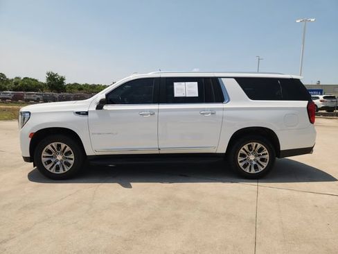 Used 2024 GMC Yukon XL Denali RWD image 4