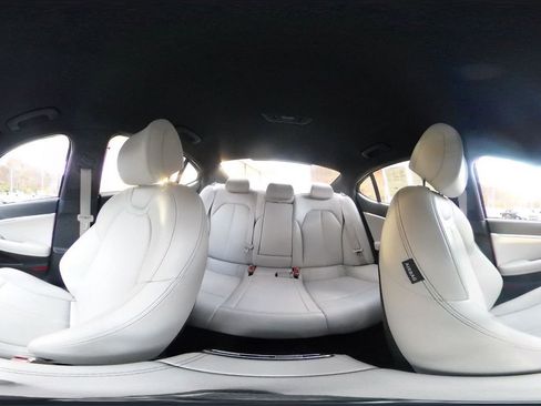 Used 2025 Genesis G70 2.5T image 43