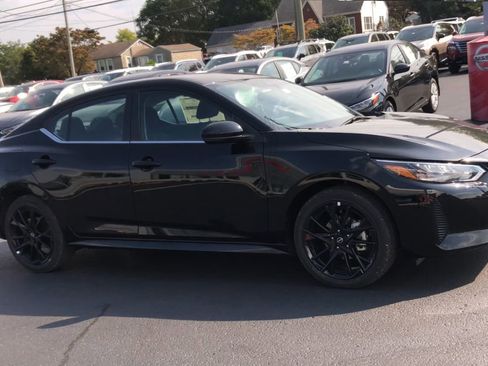 New 2025 Nissan Sentra SR w/ Midnight Edition image 2