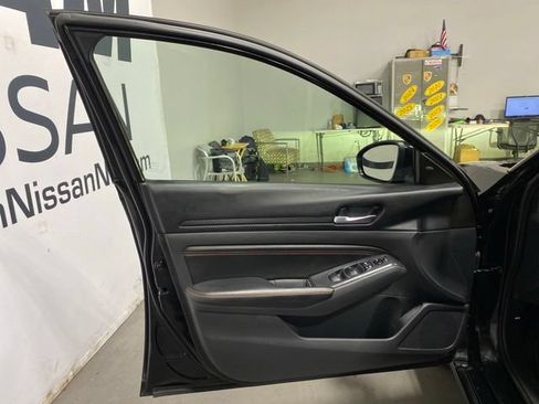 Used 2022 Nissan Altima 2.5 SR w/ Midnight Edition Package AWD/4WD image 9