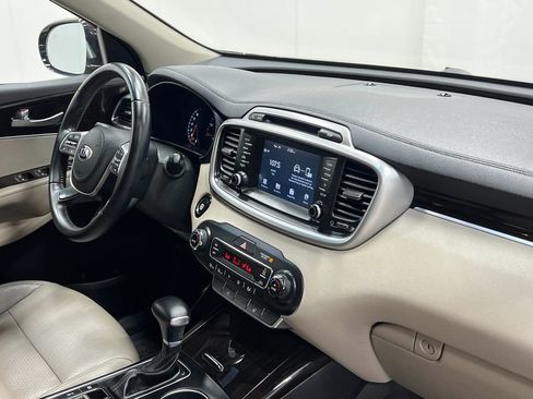 Used 2019 Kia Sorento EX AWD/4WD image 19