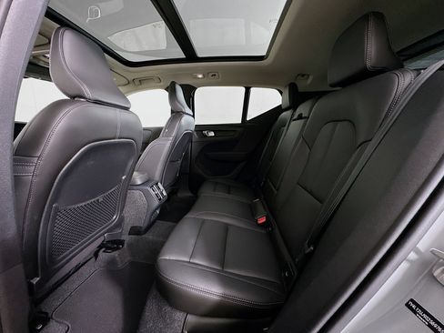Used 2025 Volvo XC40 B5 Core image 28