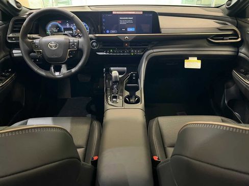 New 2026 Toyota Crown Platinum image 10