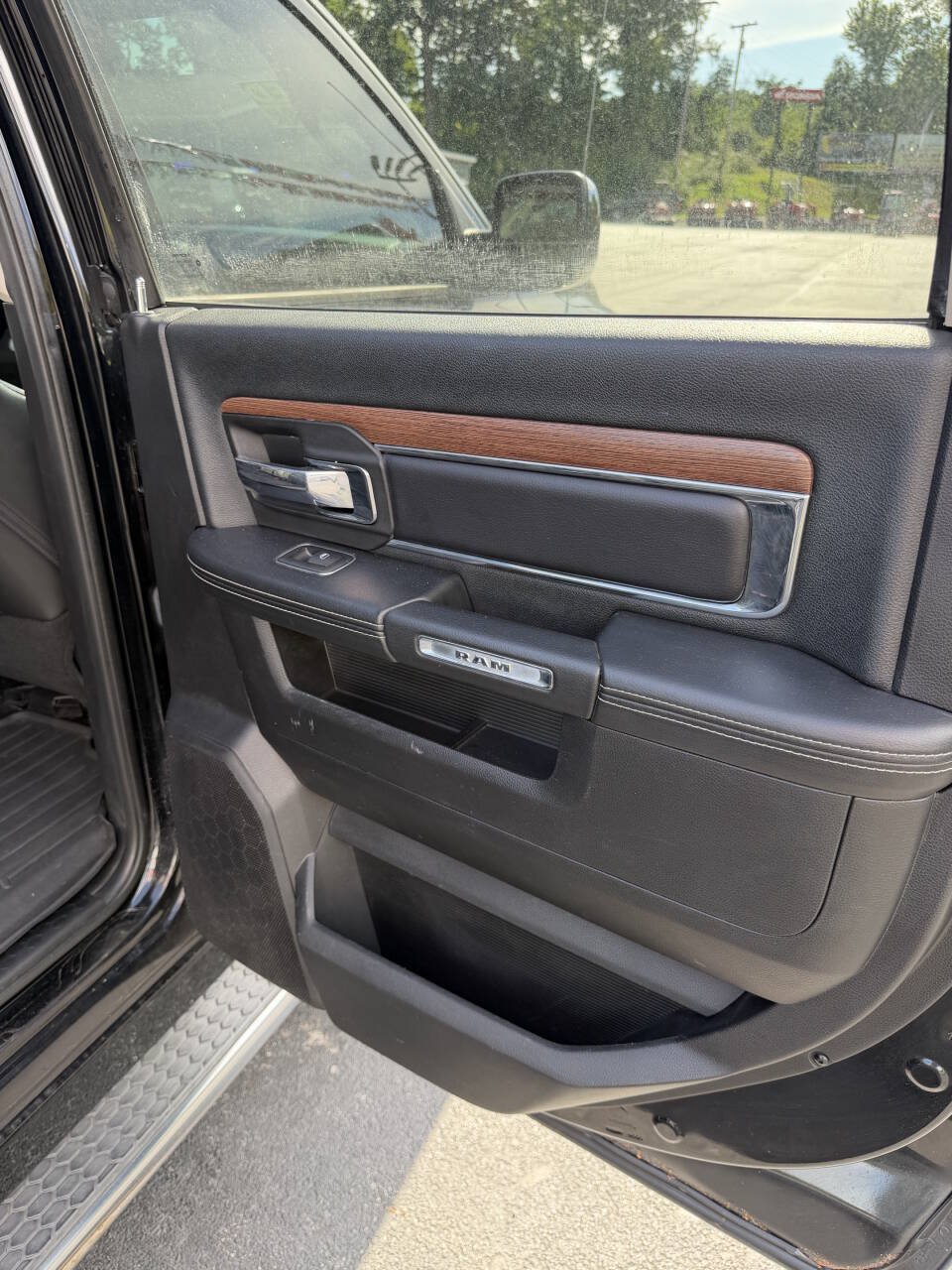 Used 2014 RAM 1500 Laramie w/ Convenience Group AWD/4WD image 18