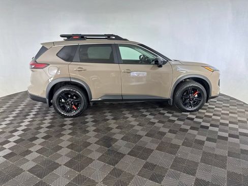 Used 2025 Nissan Rogue SV AWD/4WD image 4