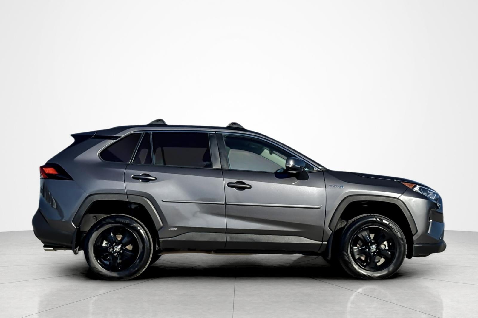 Used 2021 Toyota RAV4 XLE w/ XLE Grade Weather Package AWD/4WD image 6