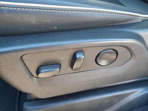 Used 2023 GMC Yukon SLT w/ SLT Luxury Package image 27