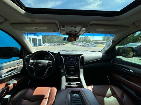 Used 2019 Cadillac Escalade Premium Luxury AWD/4WD image 10