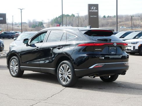 Used 2023 Toyota Venza XLE AWD/4WD image 8