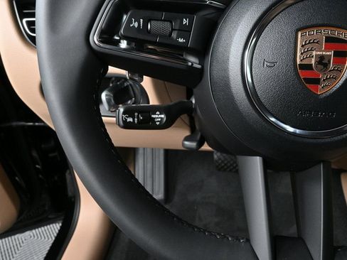 Certified 2025 Porsche Macan image 10