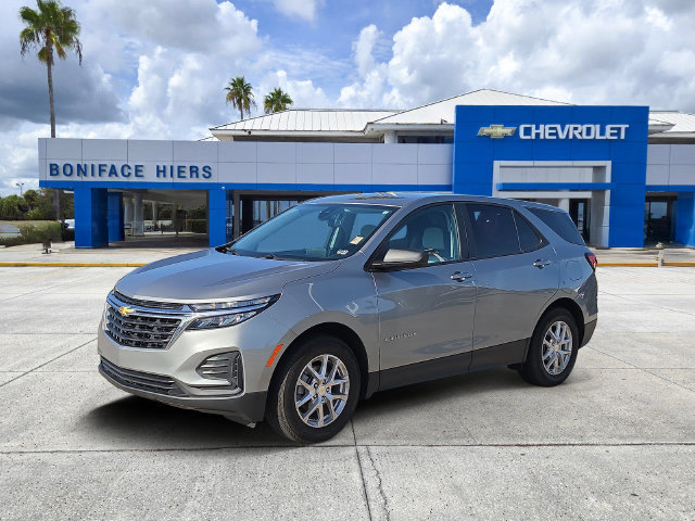 Used 2023 Chevrolet Equinox LS w/ LS Convenience Package FWD image 3