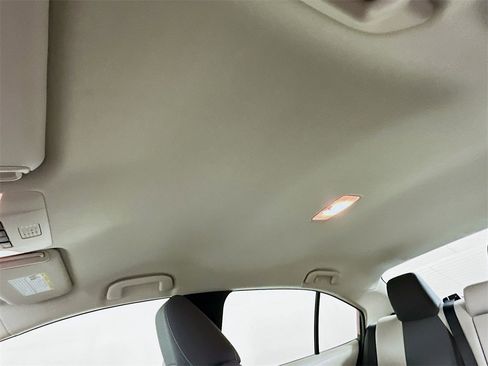 Used 2022 Toyota Corolla LE image 11