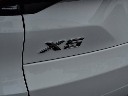 Used 2025 BMW X5 xDrive50e image 32