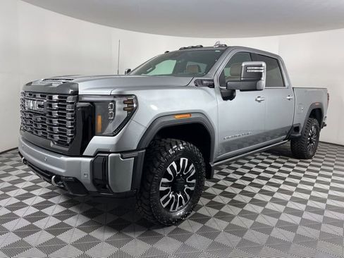 Used 2025 GMC Sierra 2500 Denali Ultimate w/ Max Trailering Package image 5