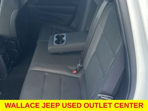 Used 2019 Jeep Grand Cherokee Laredo AWD/4WD image 16