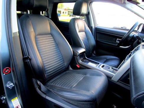 Used 2015 Land Rover Discovery Sport HSE Luxury image 16
