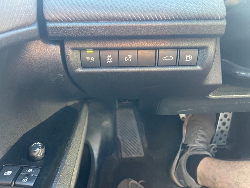 Used 2025 Toyota Camry SE FWD image 15