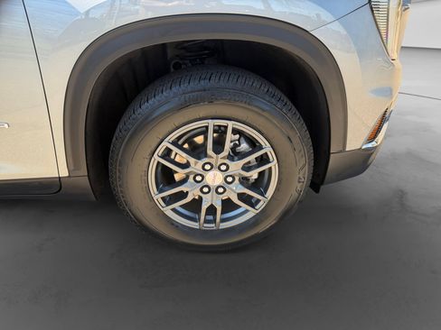 Used 2025 GMC Acadia Elevation image 30