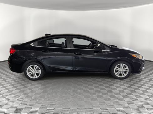 Used 2018 Chevrolet Cruze LT w/ Leather Package FWD image 8