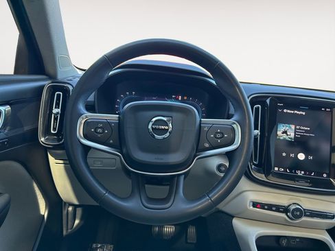 Used 2023 Volvo XC40 B5 Plus image 15
