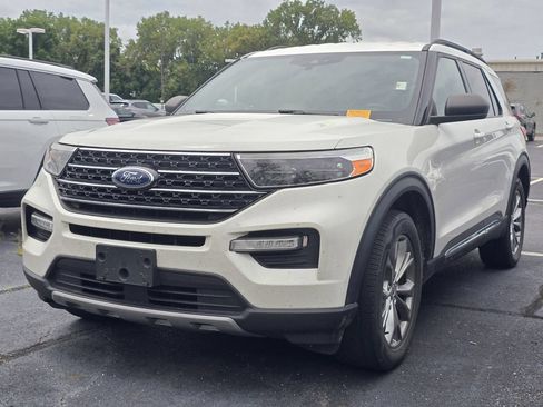 Used 2020 Ford Explorer XLT w/ Equipment Group 202A AWD/4WD image 3