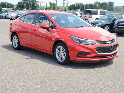 Used 2017 Chevrolet Cruze LT FWD image 4