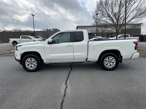 Certified 2024 Nissan Frontier SV w/ SV Convenience Package image 5