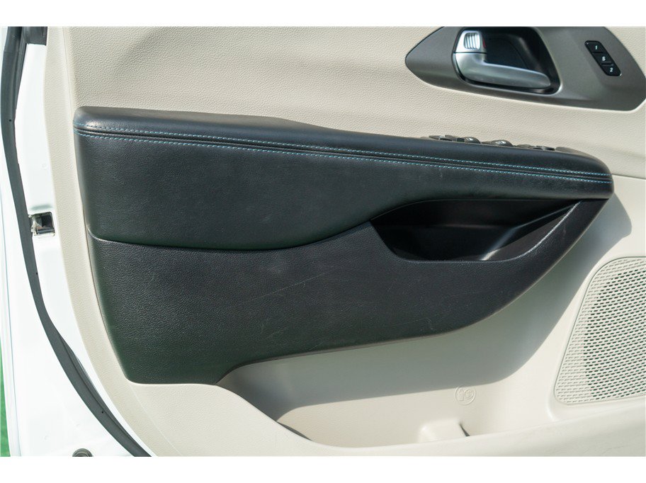 Used 2021 Chrysler Pacifica Touring-L FWD image 27